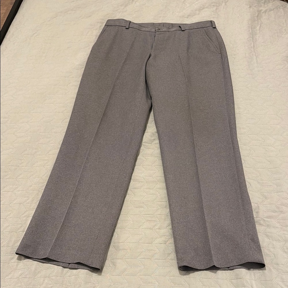Van Heusen Classic Straight-Leg Men’s Dress Pants in Gray.  33/32